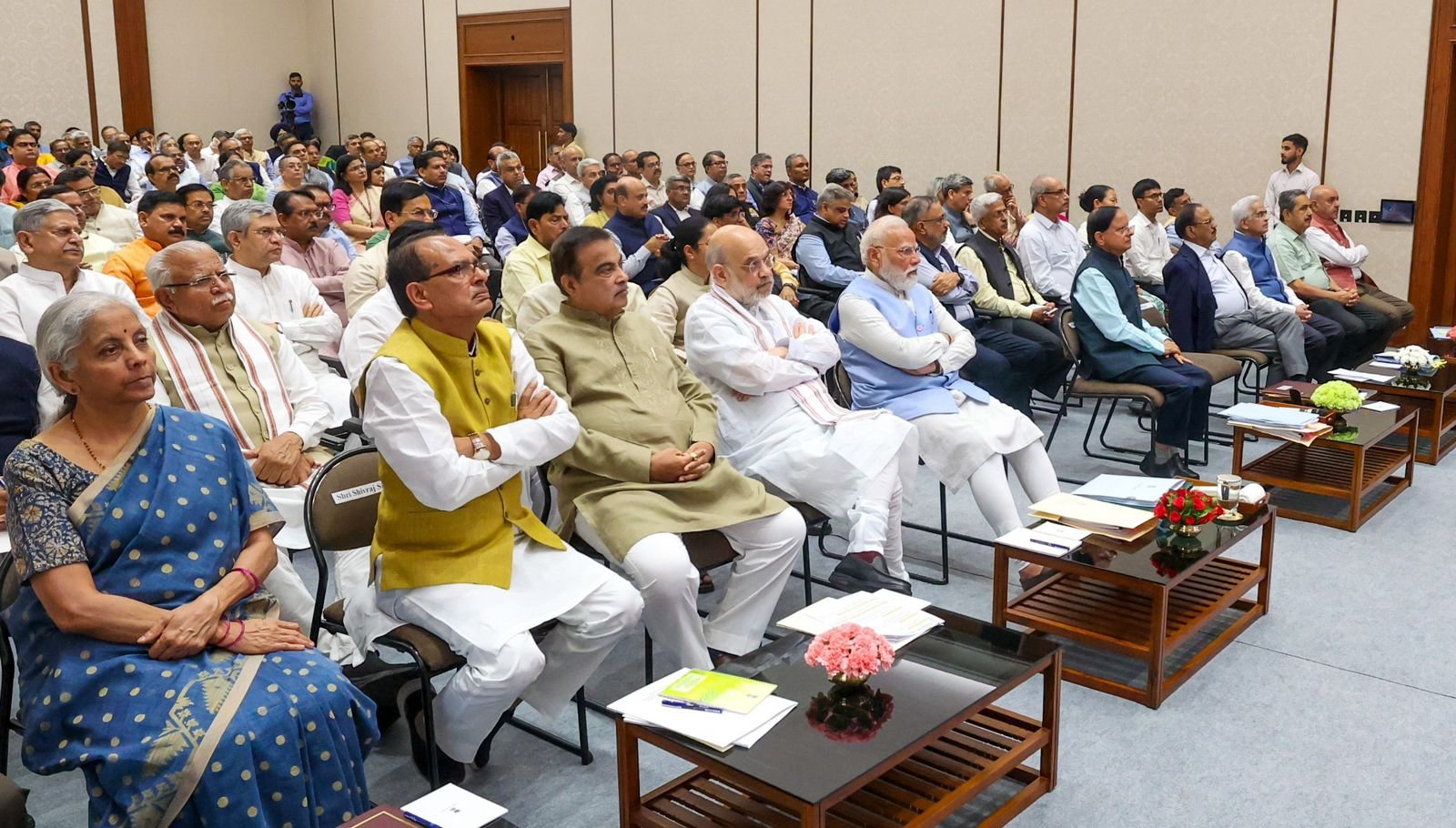 पीएम मोदी की ‘कैबिनेट मंथन’ बैठक: आम आदमी का जीवन आसान बनाने पर जोर, मंत्रियों को मिले कड़े निर्देश